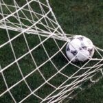 Scontro in campo durante Foggia-Catanzaro, medico salva giovane giocatore. Non chiamatemi eroe