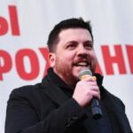 Navalny, braccio destro Leonid Volkov aggredito a martellate: Non ci arrenderemo a Putin