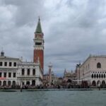 Venezia, pezzi di cemento cadono dal campanile di San Marco: avviati accertamenti