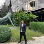 Fiorello scherza con l'ad Rai: Bortone legata in viale Mazzini, si possono tirare freccette
