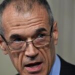 Conti pubblici, il paradosso della procedura che conviene all'Italia: parla Cottarelli